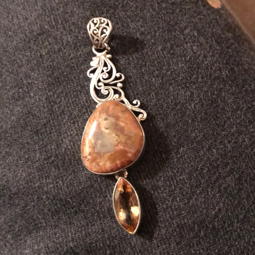 NWOT pendent